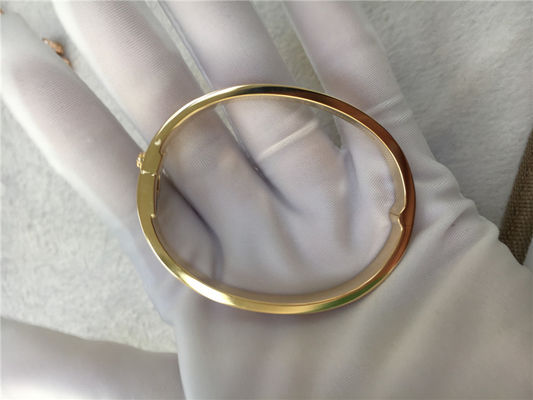 Chất lượng Bộ đồ trang sức bằng kim cương sang trọng bằng vàng 18k với 2 viên kim cương không có đá quý nhà máy