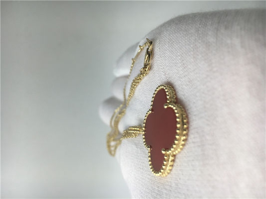 Chất lượng Vòng cổ bằng vàng 18K của LongVan Cleef Arpels có hình bông hoa màu đỏ, không có kim cương nhà máy