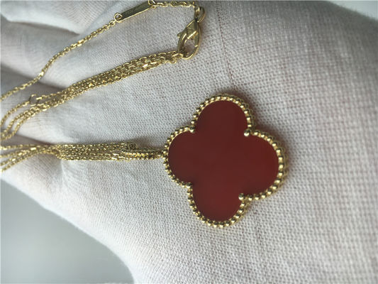 Chất lượng Vòng cổ bằng vàng 18K của LongVan Cleef Arpels có hình bông hoa màu đỏ, không có kim cương nhà máy
