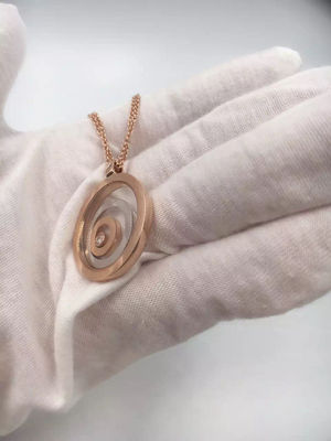 Chất lượng Vòng cổ vàng 18K đơn giản chopard của nữ Mặt dây chuyền tinh thần hạnh phúc với kim cương nhà máy