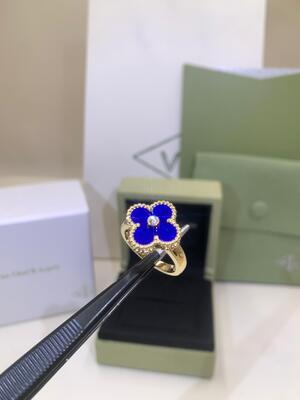 Biểu tượng Luck Van Cleef và Arpels Nhẫn Alhambra Vàng Kim cương Carnelian Vàng VCARD40800