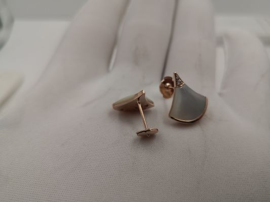 Chất lượng Không có kim cương Trang sức vàng tùy chỉnh DIVA Bông tai bằng vàng trắng 18kt có đá quý nhà máy
