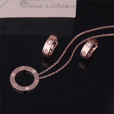 Chất lượng B7014500 Đồ trang sức sang trọng Vòng cổ tình yêu 3 viên kim cương Vàng vàng nhà máy
