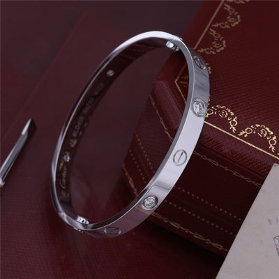 Chất lượng Vòng đeo tay tình yêu cổ điển 4 viên kim cương Vòng tay tình yêu với 18 Karat TRẮNG VÀNG Đồ trang sức tinh xảo nhà máy