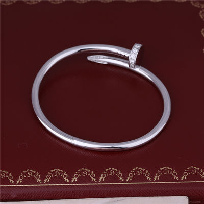 Chất lượng VÒNG TAY JUSTE UN CLOU in 18 Karat WHITE GOLD Nail Bracelet với KIM CƯƠNG ở đầu và cuối nhà máy
