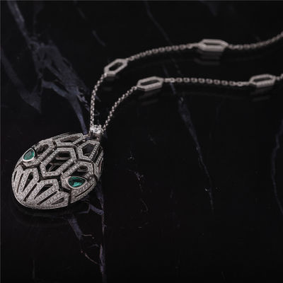 Chất lượng Bộ vòng cổ Serpenti sang trọng của Ý bằng vàng trắng 18K với mắt ngọc lục bảo và đính kim cương pavé trên dây chuyền và đầu nhà máy