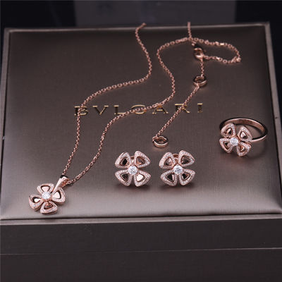 Chất lượng Hoa tai Fiorever bằng vàng thật cao cấp bằng vàng hồng 18 kt Hoa tai bằng vàng hồng đặt với hai viên kim cương trung tâm và kim cương pavé nhà máy